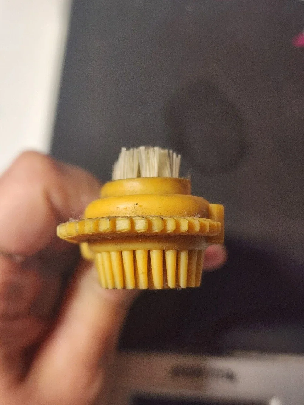 Kiwi Suede & Nubuck Brush With Box